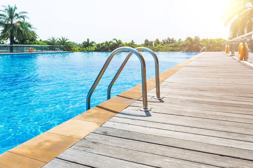 El mejor pavimento para alrededor de la piscina